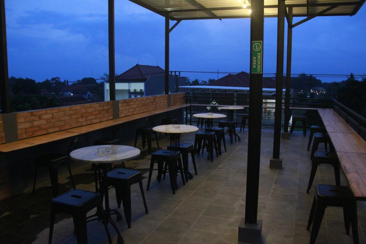 Bu Sepuh Guesthouse Sangkanurip Exterior photo